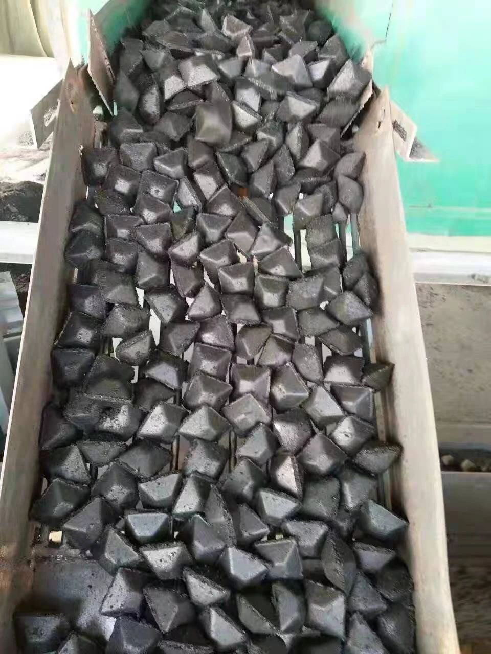 第7排第二个图  矿粉球.jpg